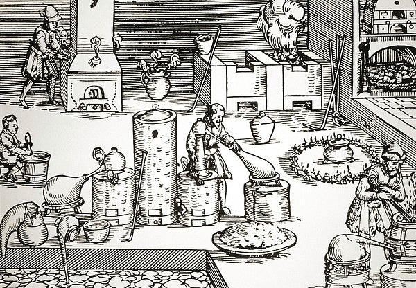 Alchemists at work with distillation apparatuses, 16th century. Techniques that laid the groundwork for essential oil extraction.